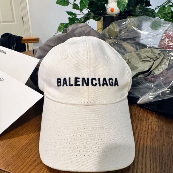 NWT Balenciaga Cap in White Size L 58cm - Picture 2 of 5